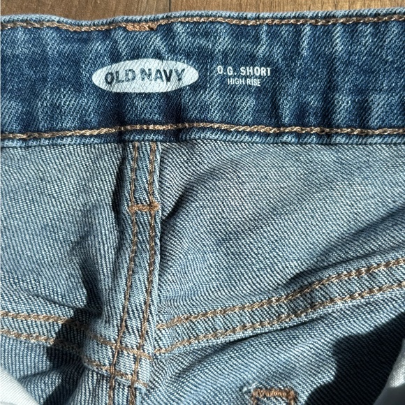 Old Navy O.G. High Rise Distressed Denim Women Shorts Size 6 - Picture 3 of 4